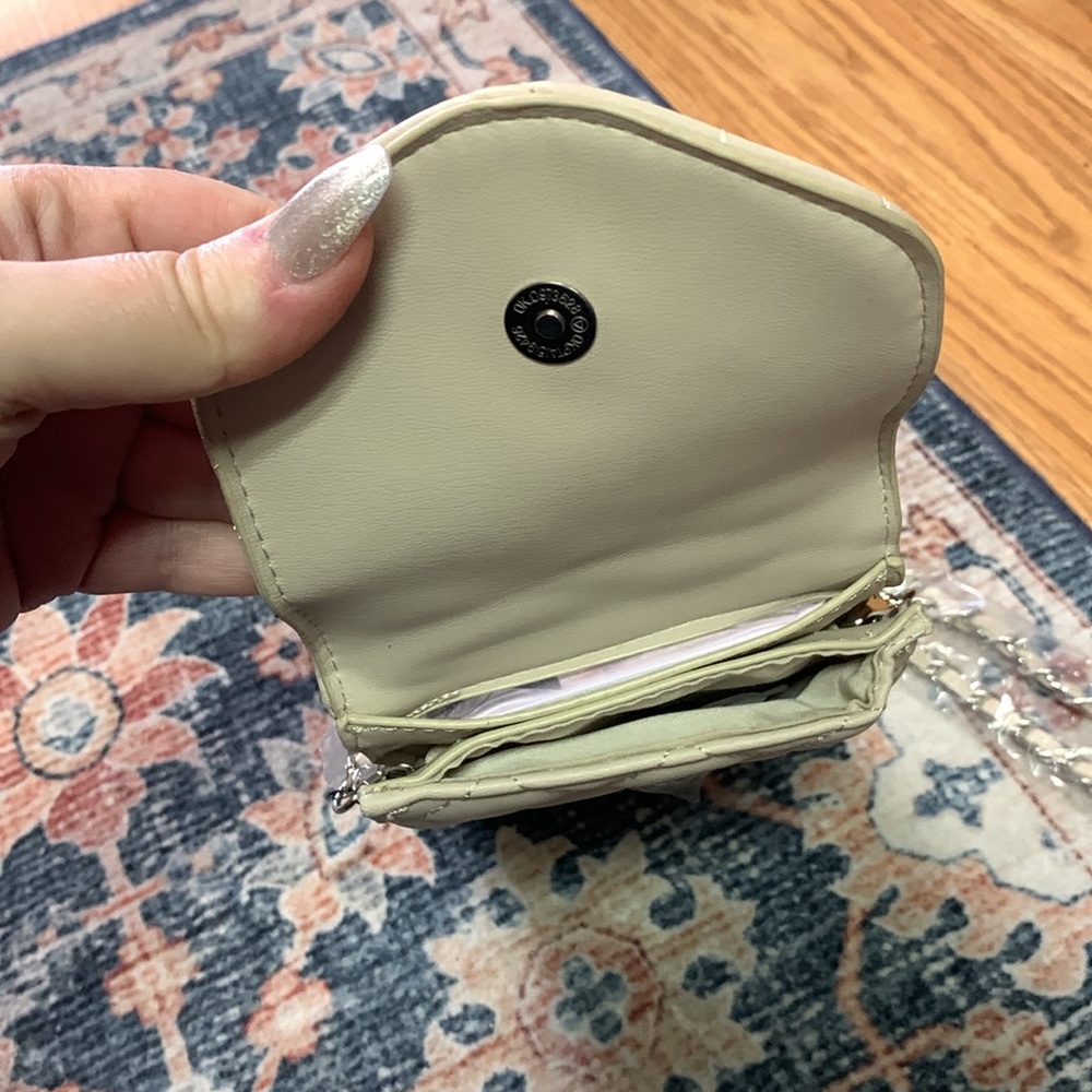 Badgley Mischka NWT off white eggshell Pearl travel phone purse Crossbody - Picture 4 of 4